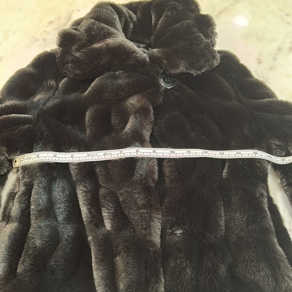 Neiman Marcus faux fur NWOT - Picture 9 of 10